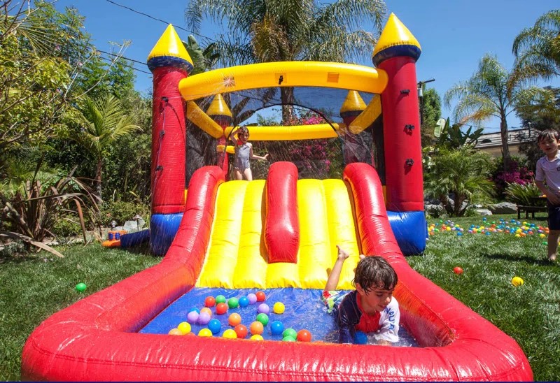 Red Castle Slide and Bounce House Inflatable party rentals Winnipeg Manitoba