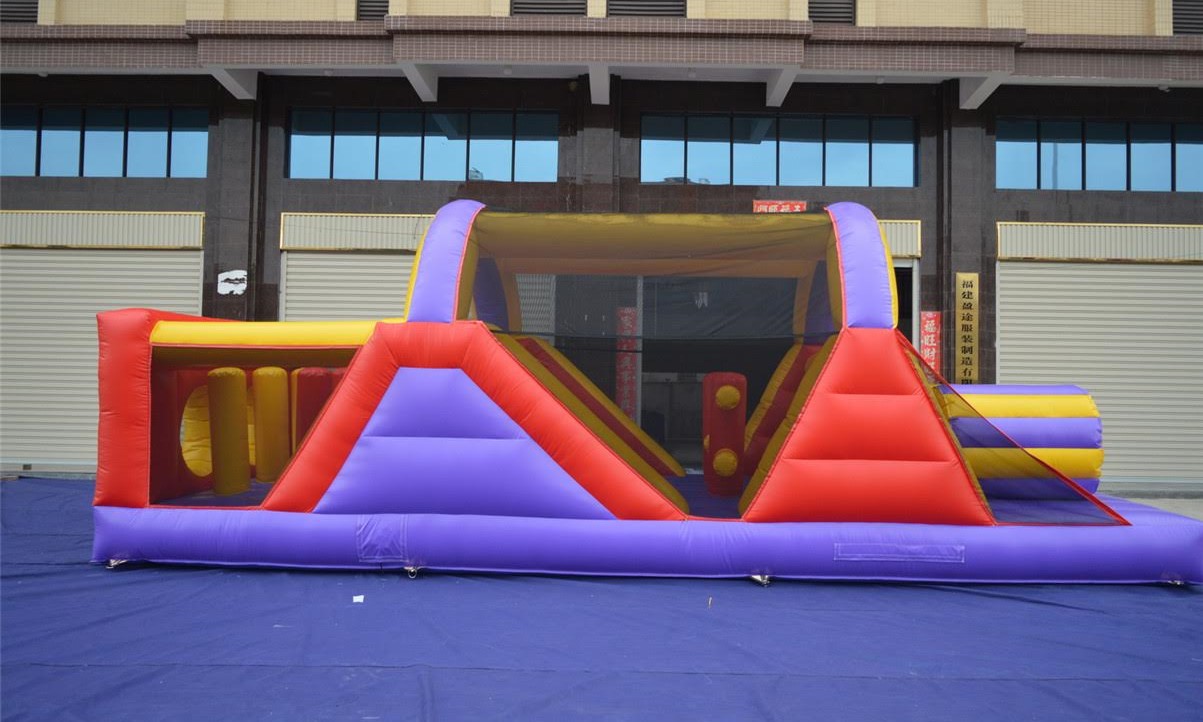 Obstacle course 30' bouncer party rentals Winnipeg Manitoba